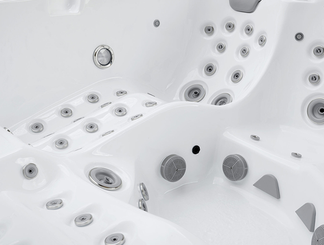 Hydromasaż w profesjonalnej wannie ogrodowej