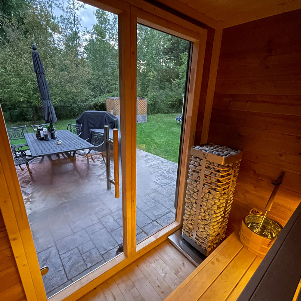 Sauna zewnętrzna ogrodowa z oświetleniem od środka