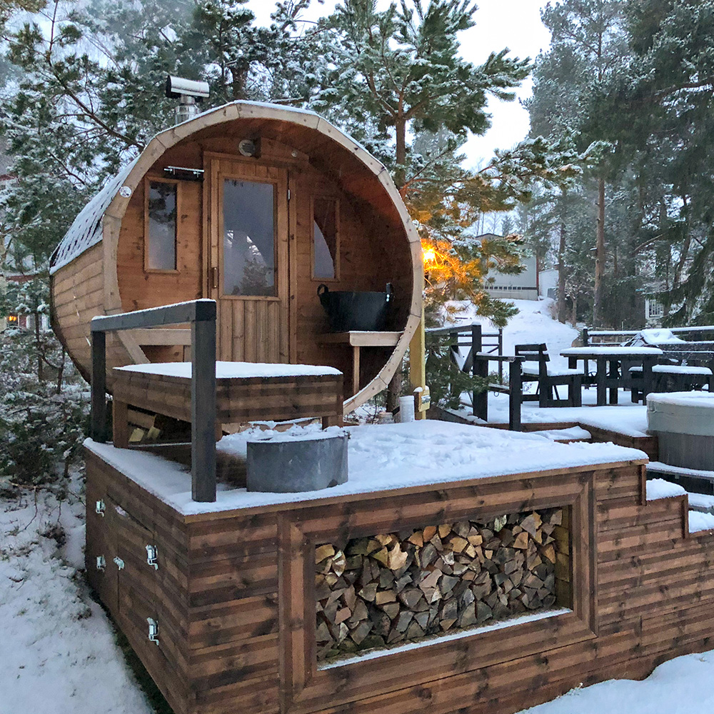 sauna zewnetrzna beczka zima