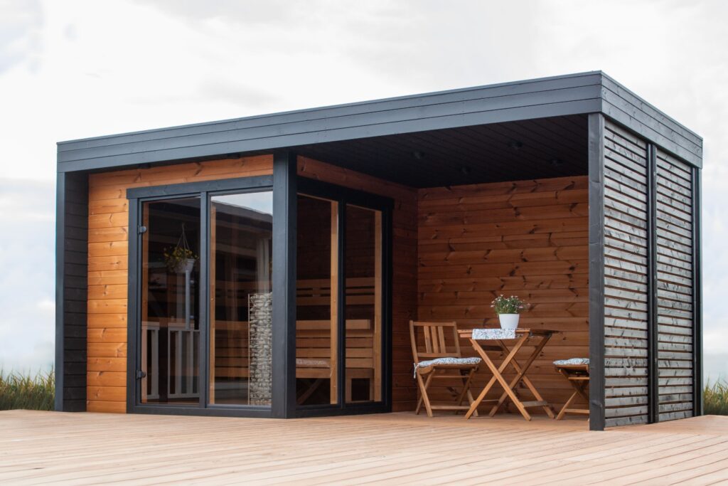 sauna ogrodowa 4-osobowa soe s plus z otwartą strefą relaksu