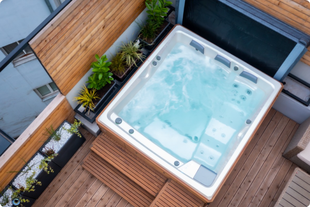Całoroczne wanny SPA z hydromasażem do prywatnej strefy wellness.